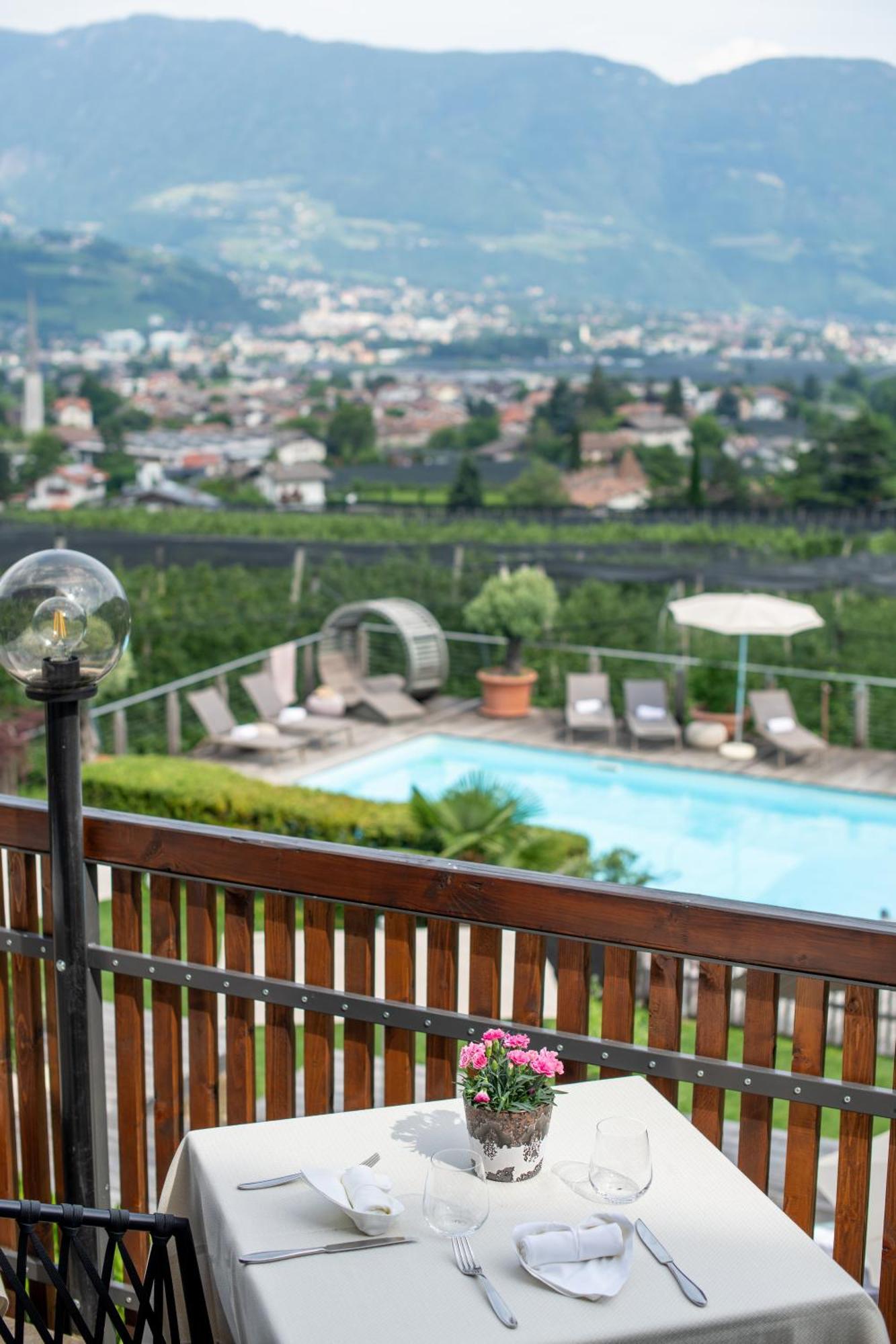 Hotel Residence Mavie Lagundo Bagian luar foto